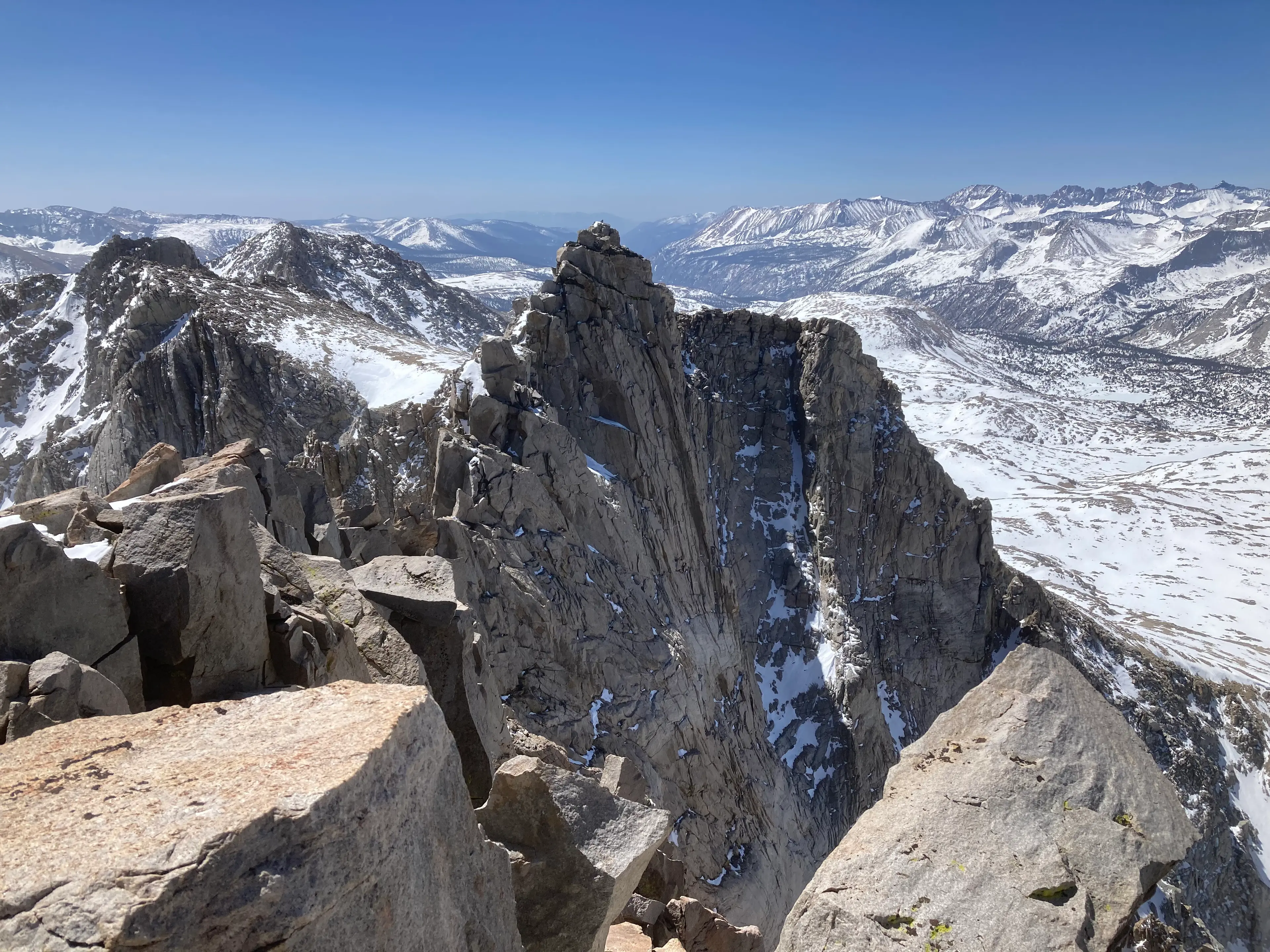 Caltech Peak (L) and Gregorys Monument (C)